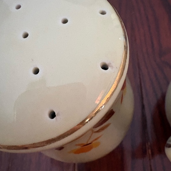 Vintage Hall China Jewel Tea Autumn Leaf Salt and Pepper Shakers - Picture 5 of 7